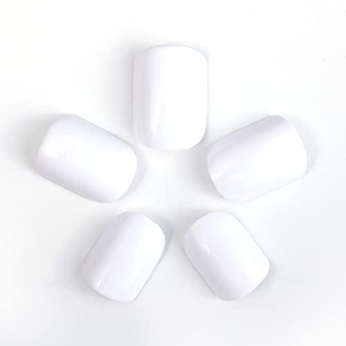 Simple Christmas acrylic nails design tutorial. - Image 4