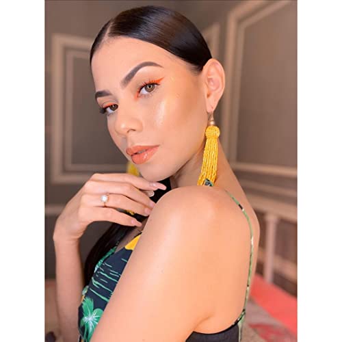 Orange eyeliner pencil for a bold pop of color. - Image 5
