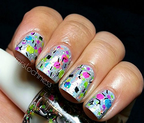 Glow-in-the-dark nail polish for a fun night out. - Image 5