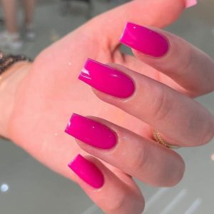 Chic Medium Length Acrylic Nails - Easy Application for a Stylish Look