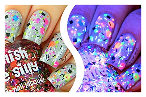 Glow-in-the-dark nail polish for a fun night out. - Image 4
