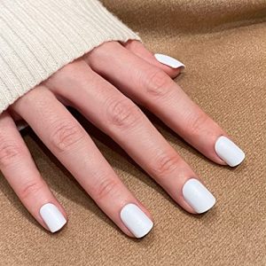 Simple Christmas acrylic nails design tutorial.