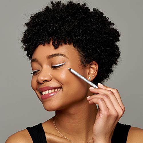 Applying Black Eyeliner on the Waterline - Image 3