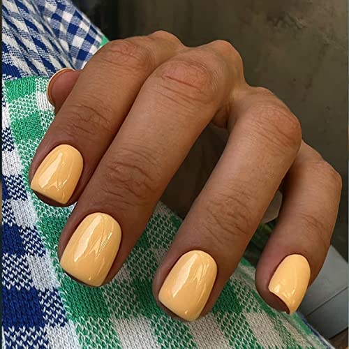 ?Beach-themed acrylic nails for a summer-ready look.?