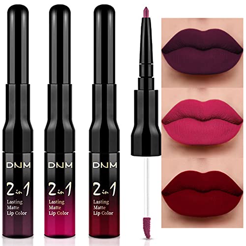 ?Bold Beauty: Black Eyeliner & Red Lipstick?