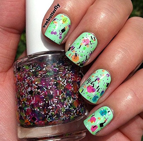 Glow-in-the-dark nail polish for a fun night out. - Image 3