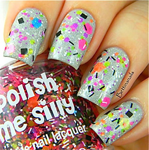 Glow-in-the-dark nail polish for a fun night out. - Image 2