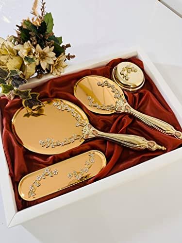 Vintage hair brush sets with a classic touch.