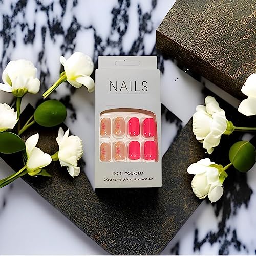 Christmas-themed acrylic nail colors for the holidays. - Image 4