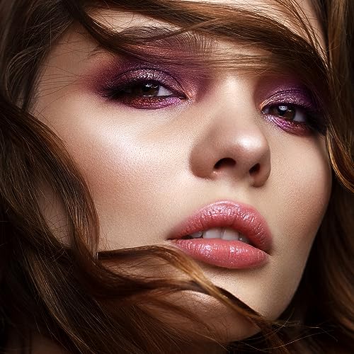 Long-lasting cream eyeshadow formula for all-day wear. - Image 3