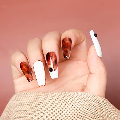 Amber Nail Polish: Shiny and sophisticated, perfect for any occasion. - Image 2