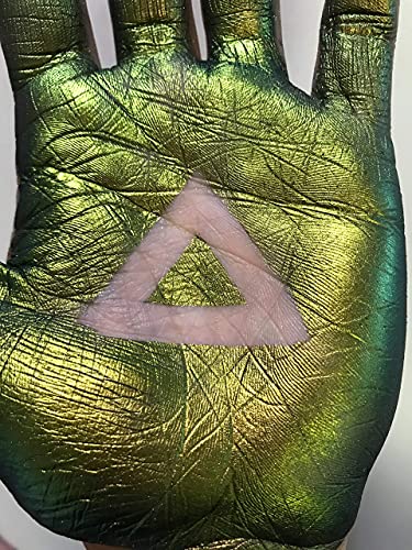 Green eyeshadow inspired by Asian beauty trends. - Image 3