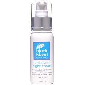 Natural eye cream reduces signs of aging.