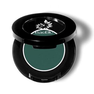 Green eyeshadow made with organic ingredients.