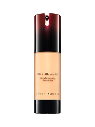 Skin-perfecting powder foundation for a flawless finish.