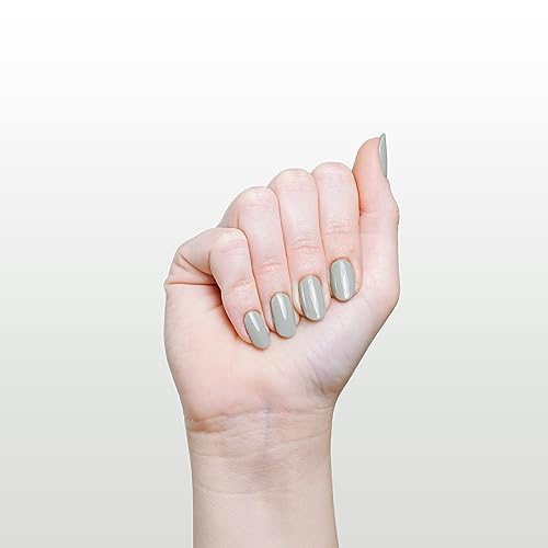 Sun-activated nail polish for instant color change. - Image 2