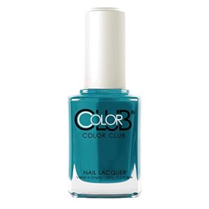 White holographic nail polish for a stunning manicure.