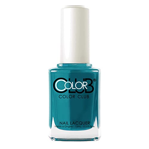 White holographic nail polish for a stunning manicure.
