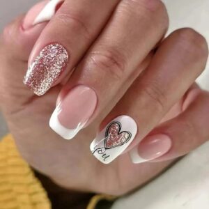 Short white coffin acrylic nails.