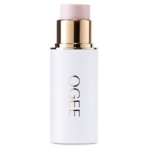 Shimmer Foundation: Glowing complexion with light-reflecting particles.