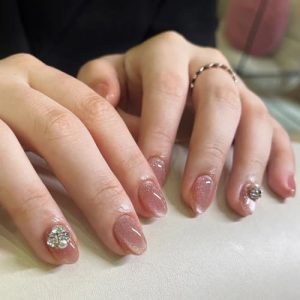Cat Eye Press on Nails Short Oval Fake Nails with Rhinestones Design Gel Glue on Nails for Women Girls Full Cover Acrylic False Stick on Nail Manicure for Wedding 24Pcs