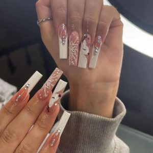 24 Chic Acrylic Nails for Christmas Elegance with Stylish Holiday Designs