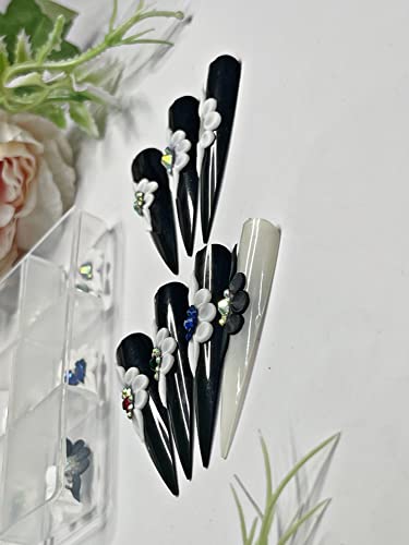 Acrylic Nail Art: Creative Designs - Image 2