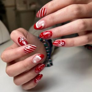 24 Pcs Short Almond Christmas Press-On Nails with Glossy Santa Hat Snowflake Designs