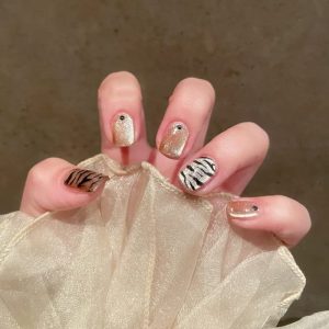 Stylish Tiger Print Acrylic Nail Art Design, 24 Piece Set