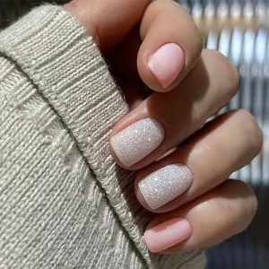 Glitter Press on Nails Short Square Fake Nails Glossy Nude Pink Glue on Nails Sliver Glitter Coffin False Nails Light Pink Artificial Nails for Women Girls Acrylic Nails Decorations 24Pcs