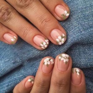 Chic Summer Short Acrylic Nails for Effortless Style and Easy Application