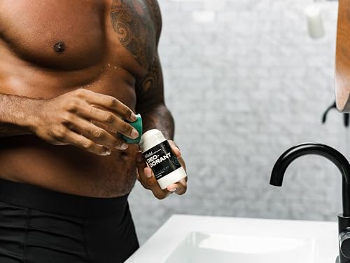 Oil-absorbing spray for matte finish and long-lasting hold. - Image 6