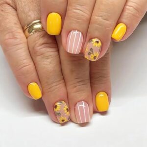 Sunflower Press on Nails Short Fake Nails Square Shape False Nails Summer Yellow Acrylic Nails Cute Flowers Stick on Nails Short Artificial Nails for Women Finger Manicure Decorations, 24Pcs