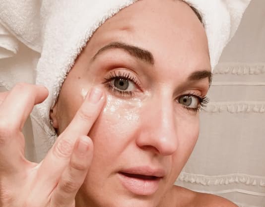 Organic Triple Firming Eye Lift Gel 1 OZ for Enhanced Firmness and Lasting Hydration - Image 5