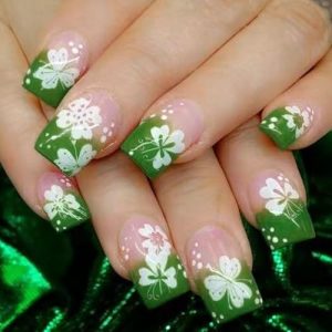 Green Nails 24 Pcs St. Patrick's Day Press on Nails Short Square RIICFDD French Fake Nails Glossy Nails Press ons Cute Acrylic Lucky Nails with White Shamrock Designs False Nails for Women