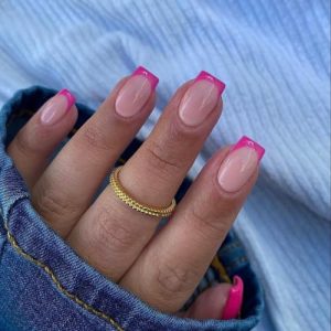 KQueenest Hot Pink French Tip Press on Nails Short Square,Natural Nude Gel Nails Press On,Durable Short Coffin Fake Nails Acrylic Stick On Nails with Design,Petite False Nails in 30 PCS