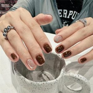 Cat Eye Press on Nails Short Square Brown Acrylic Fake Nails with Cat Eye Design Glue on Glossy Full Cover Artificial Gel False Stick on Nail for Girls Women Wedding Manicure 24Pcs