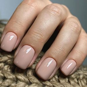 Square Press on Nails Short Fake Nails with Designs Squoval False Nails with Glue Classic Nude Acrylic Nails Polish-Free Solid Color Mani Full Cover Stick on Nails for WomenManicure Art Decorations
