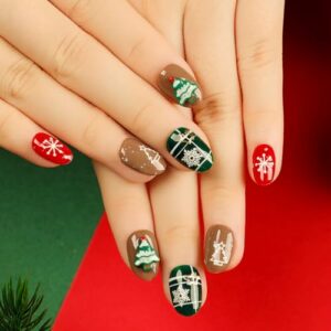 Christmas Oval Press on Nails Medium 24 Pcs Red Green Brown with Xmas Tree Charm
