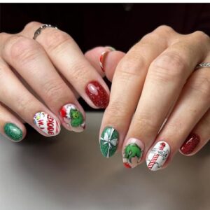 Christmas Press on Nails Short Oval Monster Fake Nails Glossy Glitter Designs Winter Xmas False Nails Full Cover Artificial Acrylic Nails Glue on Nails for Women Girls 24Pcs