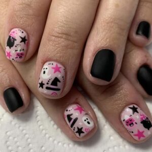 Halloween Fake Nails Short Square Press on Nails Petite Cute False Nails with Little Ghost Designs Matte Black Acrylic Nails Holiday Stick on Nails Halloween Glue on Nails for Women Girls