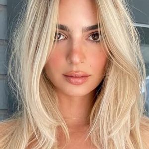 Honey Blonde Wigs with Bangs, Ombre Brown to Blonde Synthetic Hair Wig, Middle Part Shoulder Length Part Natural Straight Wigs for Women, VEDAR-163