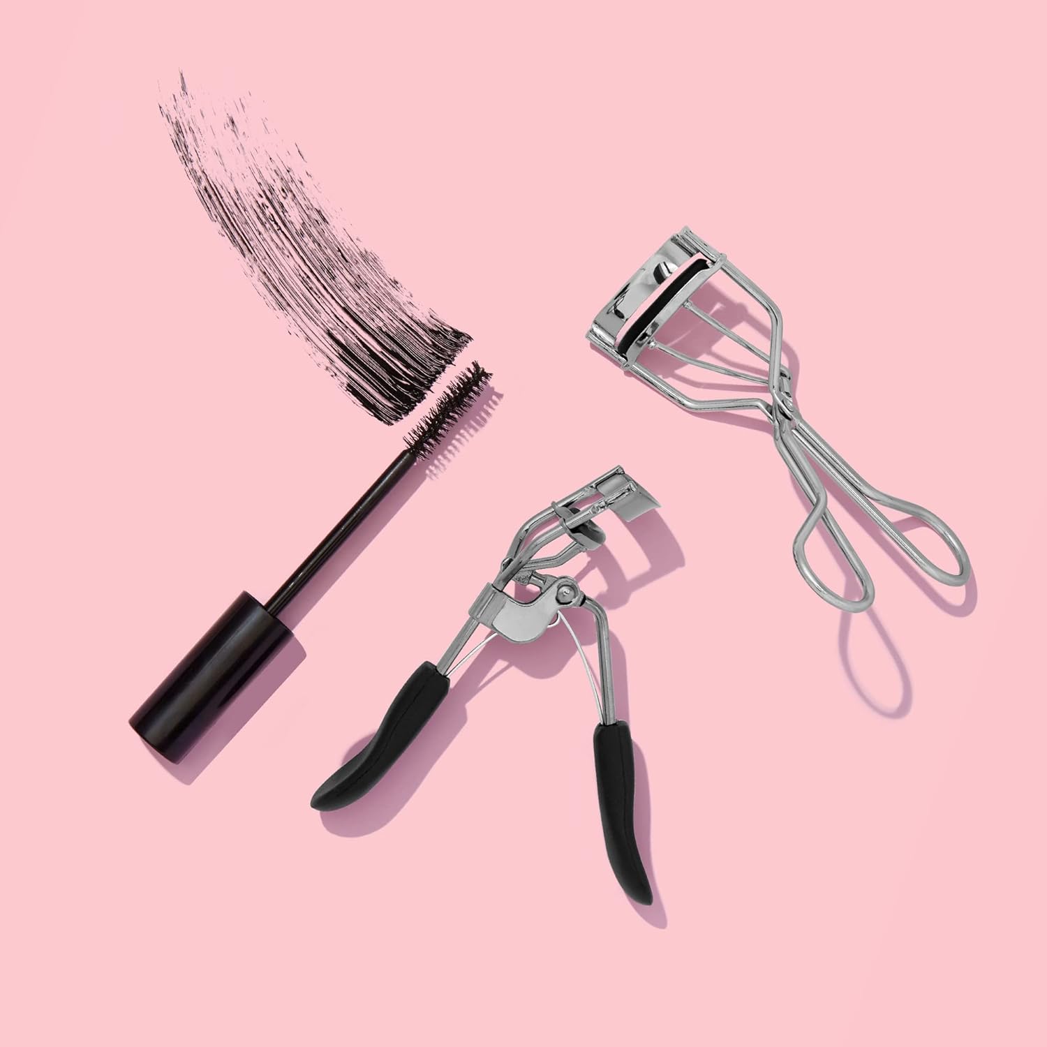 e.l.f. Pro Eyelash Curler, Vegan Makeup Tool, Creates Eye-Opening & Lifted Lashes, Lash Curler Includes Additional Rubber Replacement Pad - Image 2