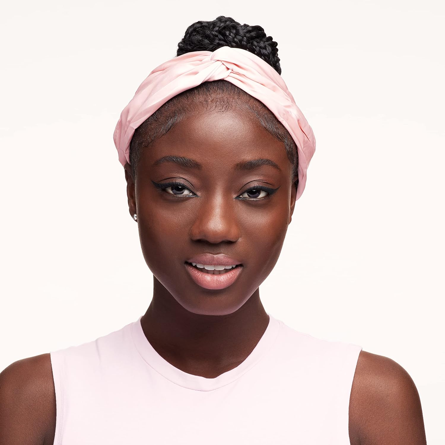essence | Stay & Play Gel Eyeliner | Super Soft Gel-like Texture | Waterproof & Longlasting | Vegan & Cruelty Free (01 Black Raven) - Image 7