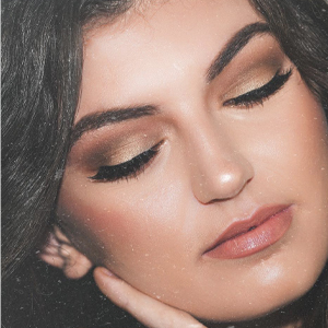 We made our eyeliner extra simple to use so even beginners can achieve well-defined eyes