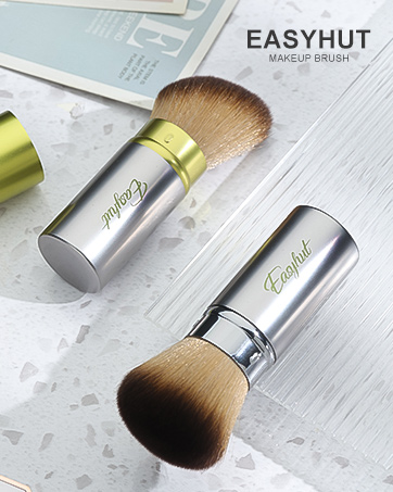 Travel makeup brush