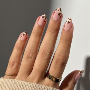 24Pcs Short Press on Nails Cute Almond Fake Nails Cow Pattern Design French Tip Acrylic Glue on Nails Natural Full Cover False Nails Artificial Glossy Stick on Nails for Women Girls