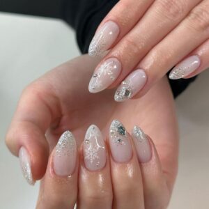 Almond Press on Nails White Short Medium Ombre Glue on Nails with Glitter Rhinestone Snowflake Designs Acrylic Fake Nails for Women Wedding Manicure Classy False Stick on Nails 24 Pcs