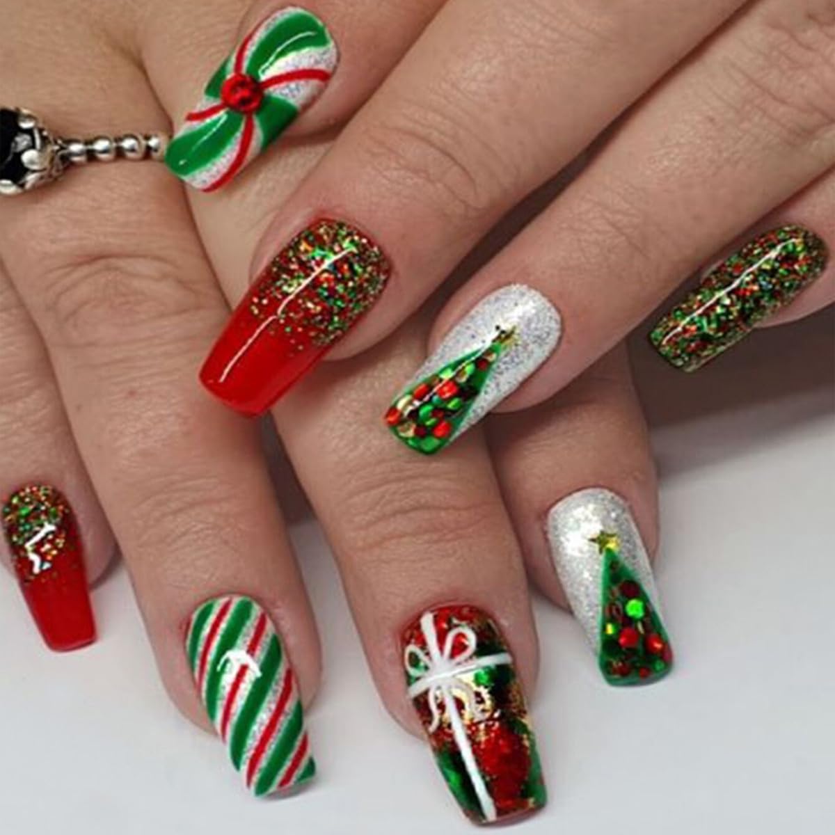 Christmas Press on Nails Medium Square Fake Nails Green Xmas Tree Red Artificial Fingernails Medium False Nails Glitter Sequins Nail Design for Women Nails Christmas Decorations Supplies 24Pcs