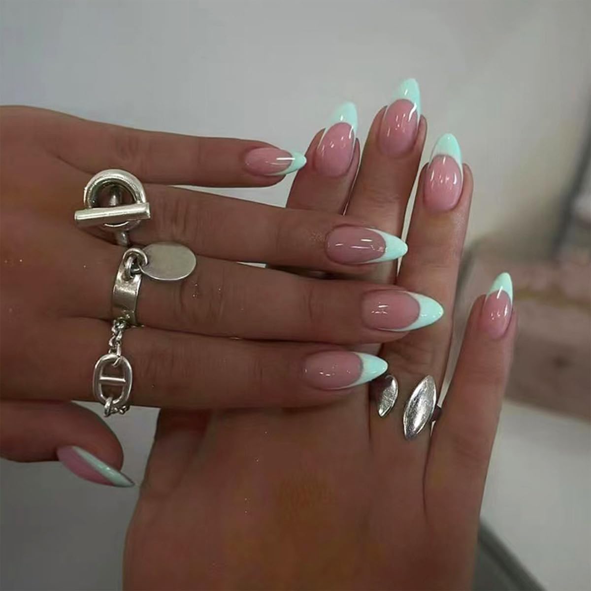 30Pcs Mint Green Press on Nails French Tip Fake Nails Short Almond Shape Acrylic False Nails Natural Artificial Glue on Nails Press on Nude Pink Stick on Nails DIY Art for Women Girls